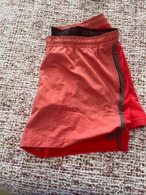 Xersion Men's Coral & Red Athletic Shorts